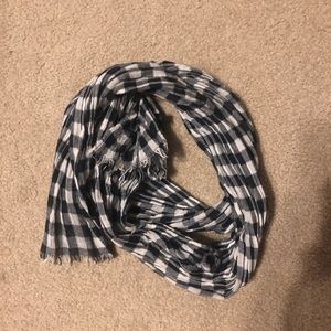 Thin men’s scarf